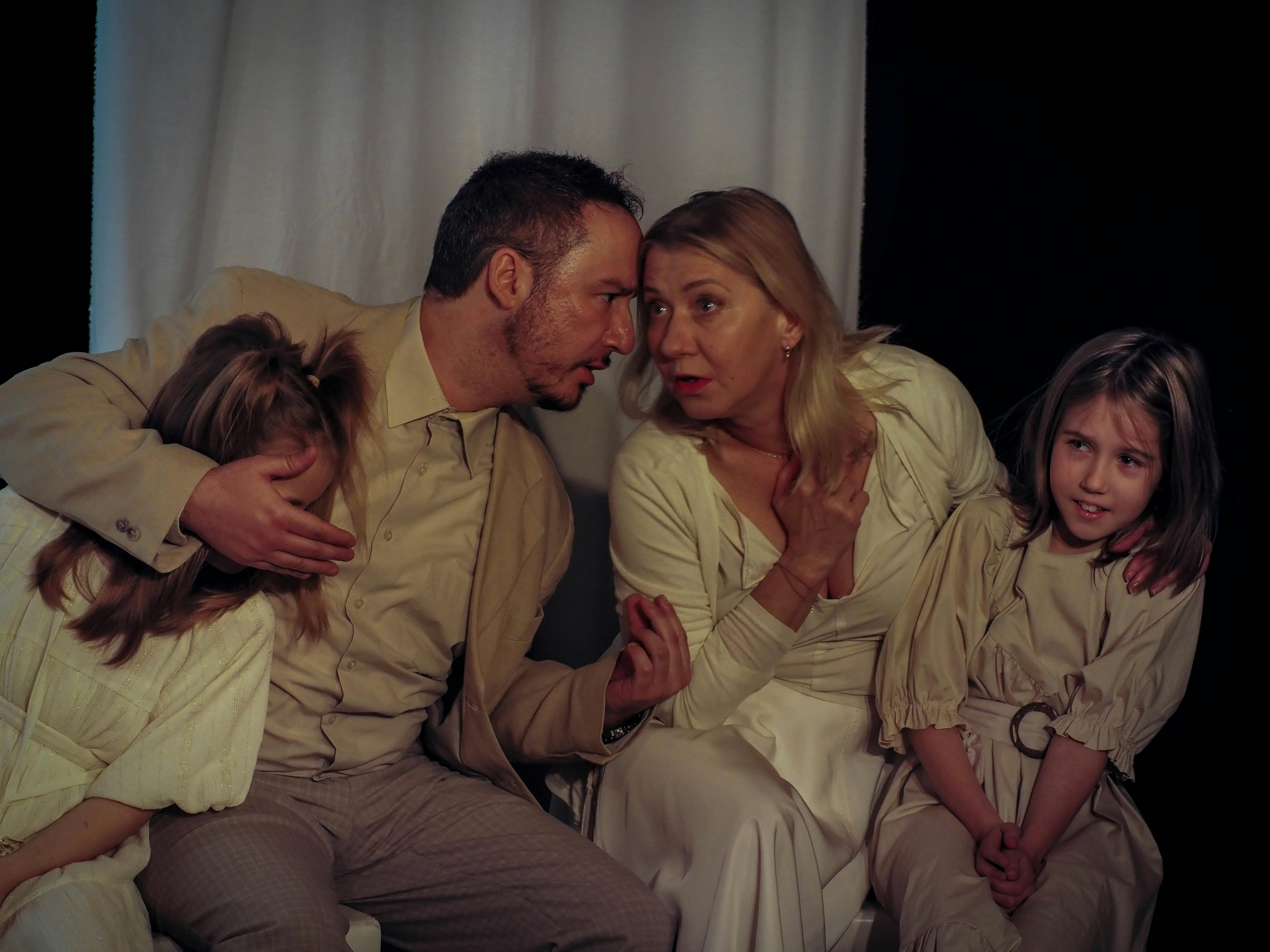 Szene aus „Mario und der Zauberer”. Foto: Darya Piatrova