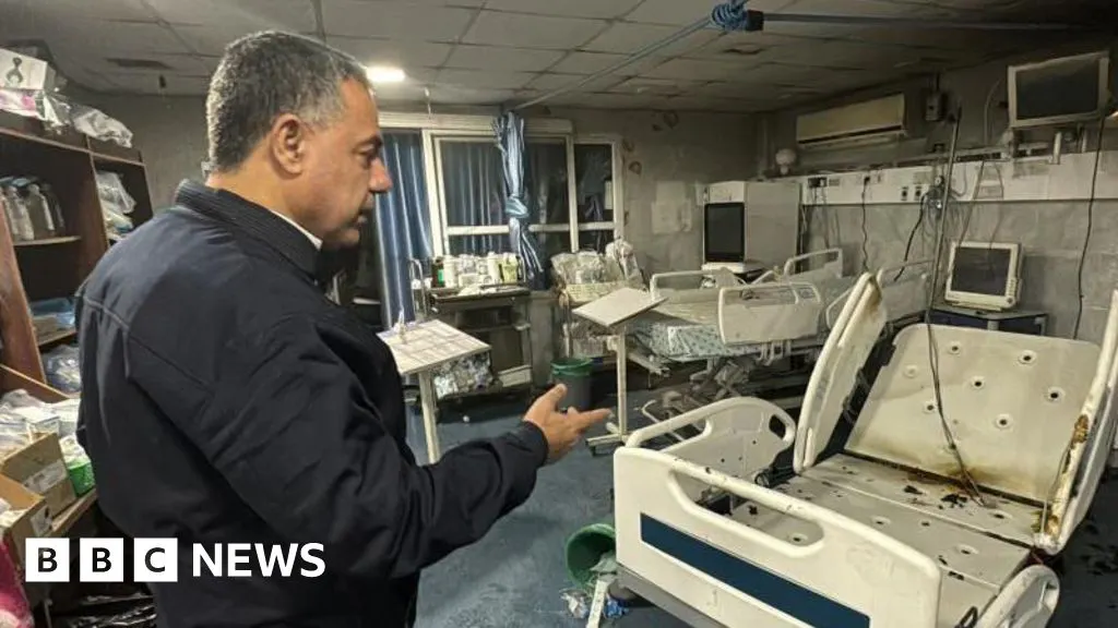 Screenshot aus einem Bericht der BBC, in der Safiya die Folgen des Beschusses in seinem Krankenhaus zeigt.