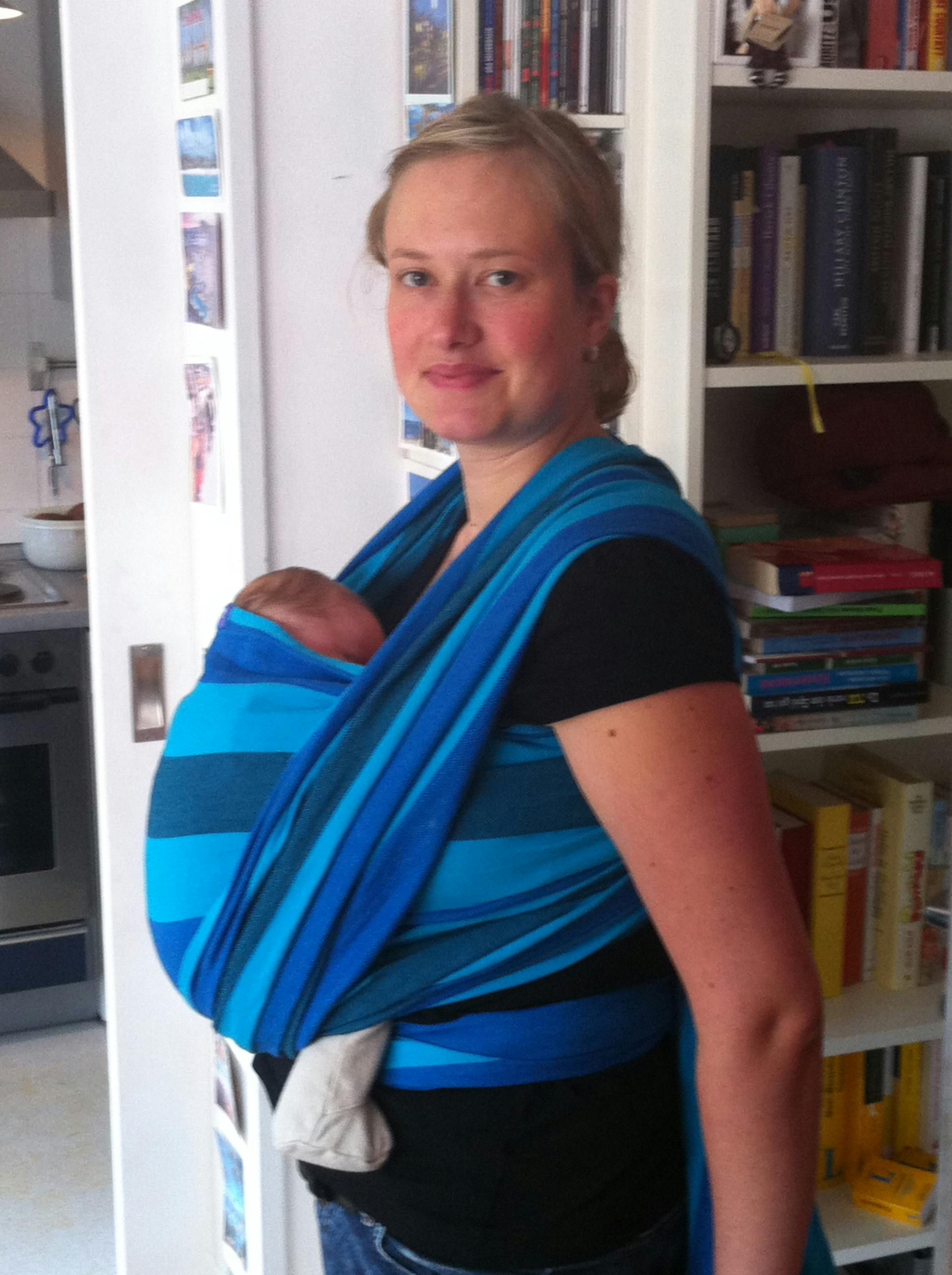 Barbara 2011 mit Baby im Tragetuch