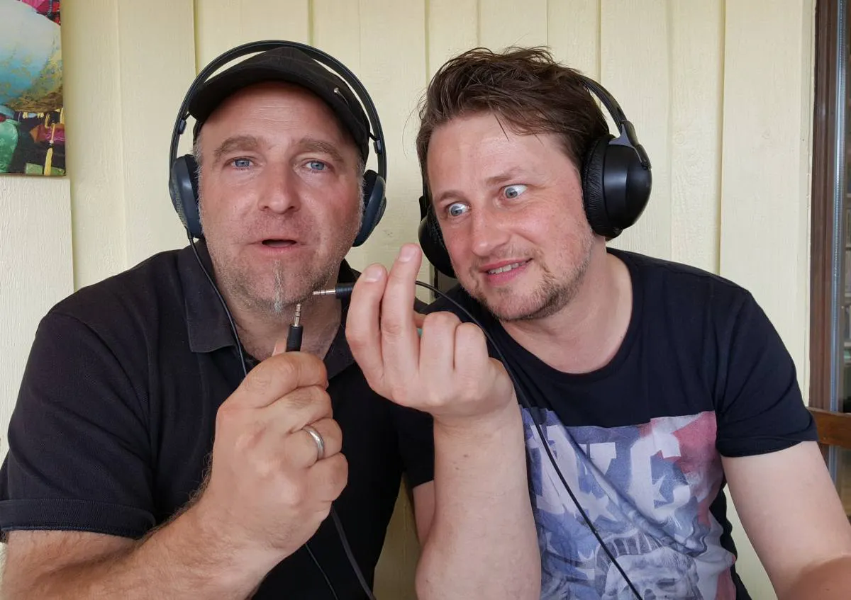 Ein 10 Jahre jüngerer Jay Friedrichs gemeinsam mit einem 10 Jahre jüngeren Gofi. Sie wirken beide nicht absolut zurechnungsfähig.