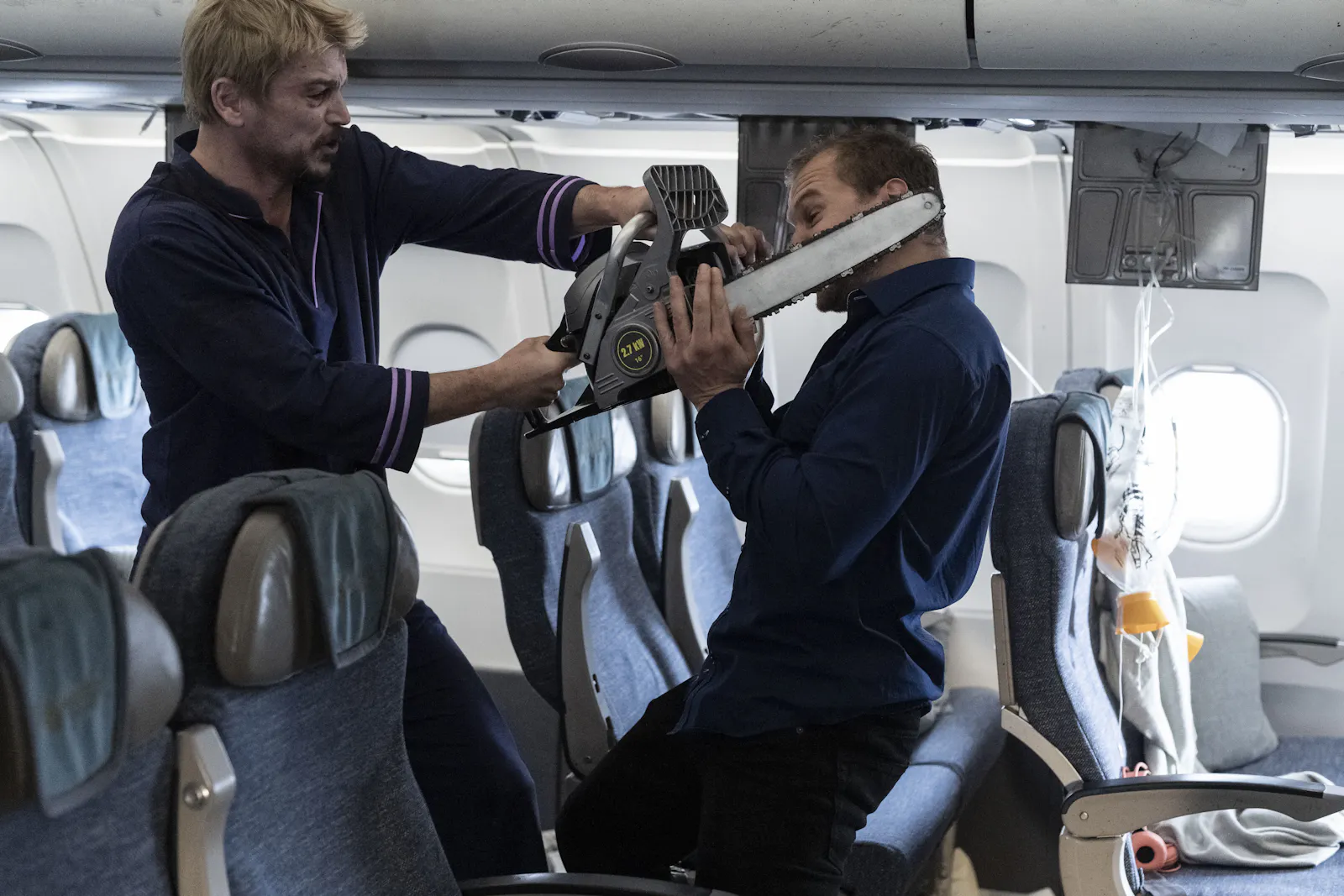 Viel Handarbeit von Josh Hartnett in FIGHT OR FLIGHT // © Vertical / Leonine Distribution