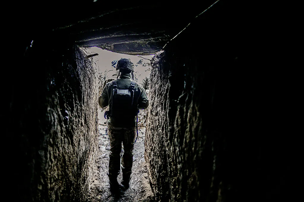 Ukrainischer Soldat im Graben