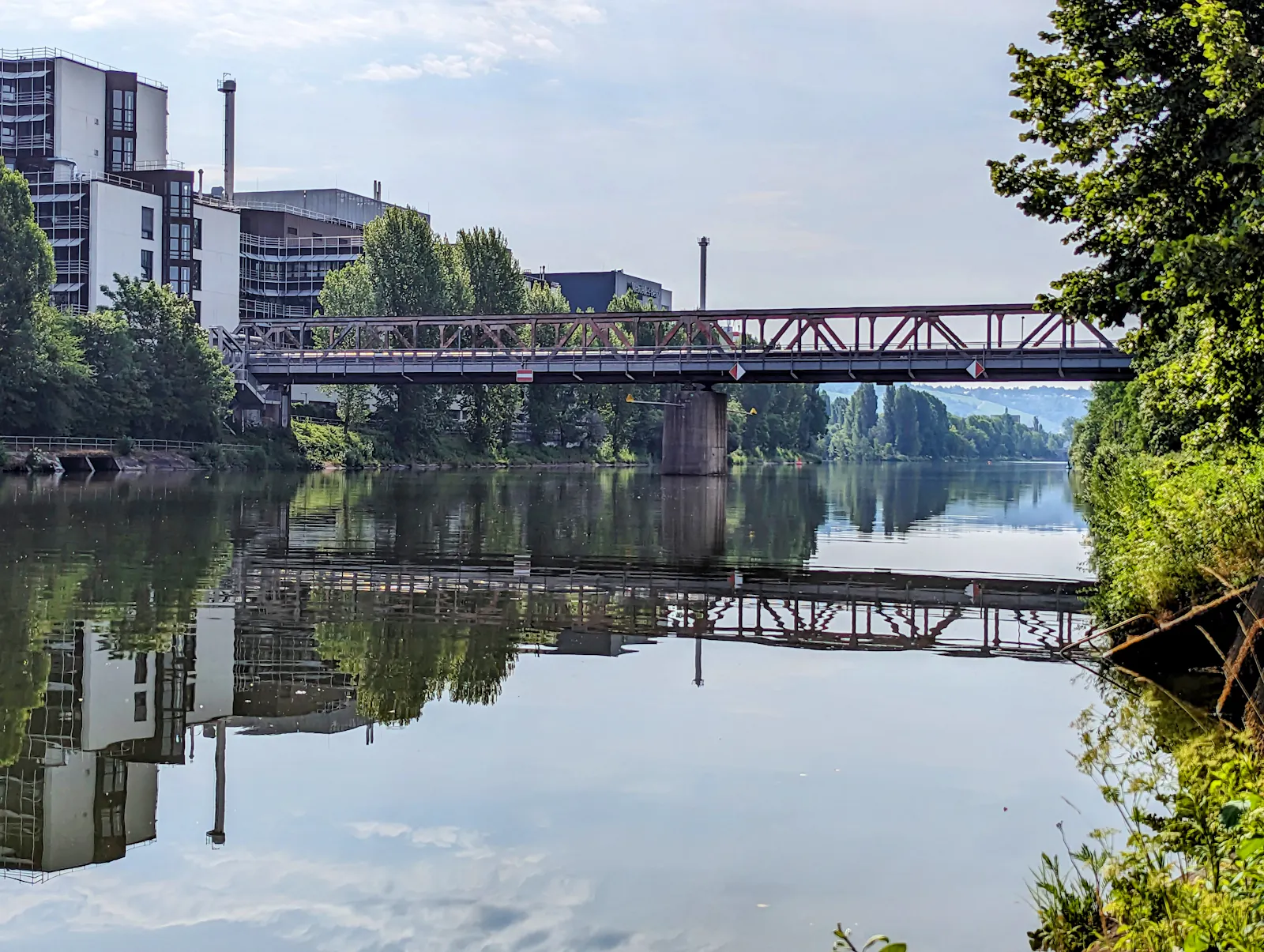 Der Daimlersteg zwischen dem Langwiesenweg/Großmarkt und dem Neckartalradweg/Mercedes-Werk wird endlich saniert. Foto: Jürgen Brand