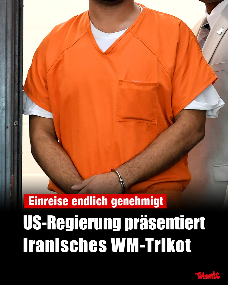 Mann mit Handschellen und einem orangefarbenen Gefangenenoberteil.
Text: Einreise endlich genehmigt. US-Regierung präsentiert iranisches WM-Trikot