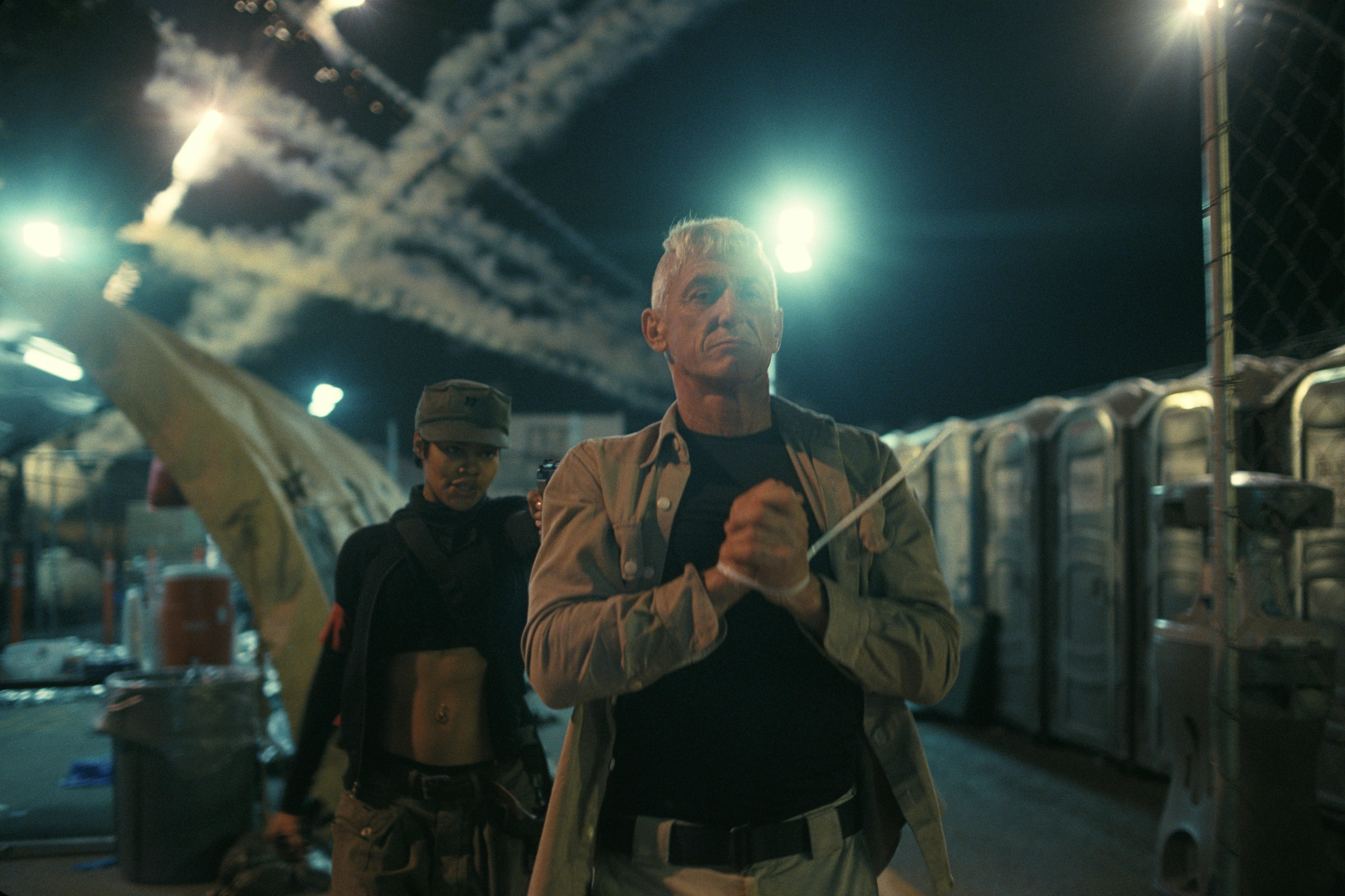 Teyana Taylor als Perfidia und Sean Penn als Col. Steven J. Lockjaw in “One Battle After Another” // © Warner Bros. Pictures