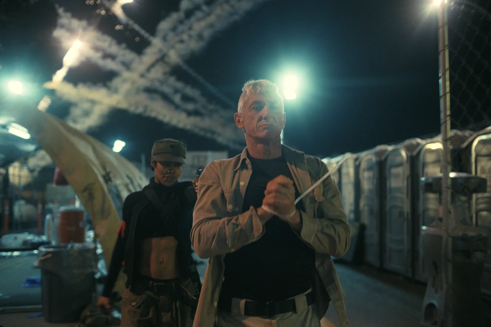 Teyana Taylor als Perfidia und Sean Penn als Col. Steven J. Lockjaw in “One Battle After Another” // © Warner Bros. Pictures