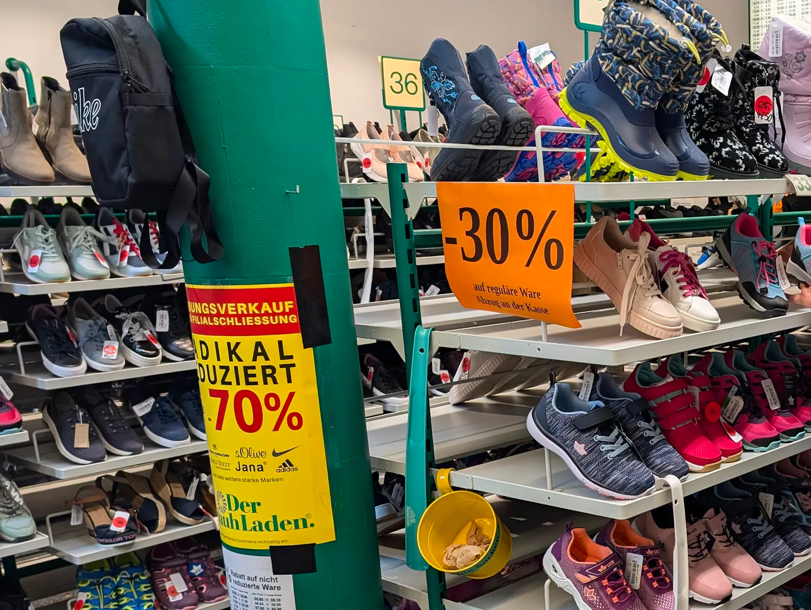 Im SchuhLaden am Ostendplatz läuft der Ausverkauf.