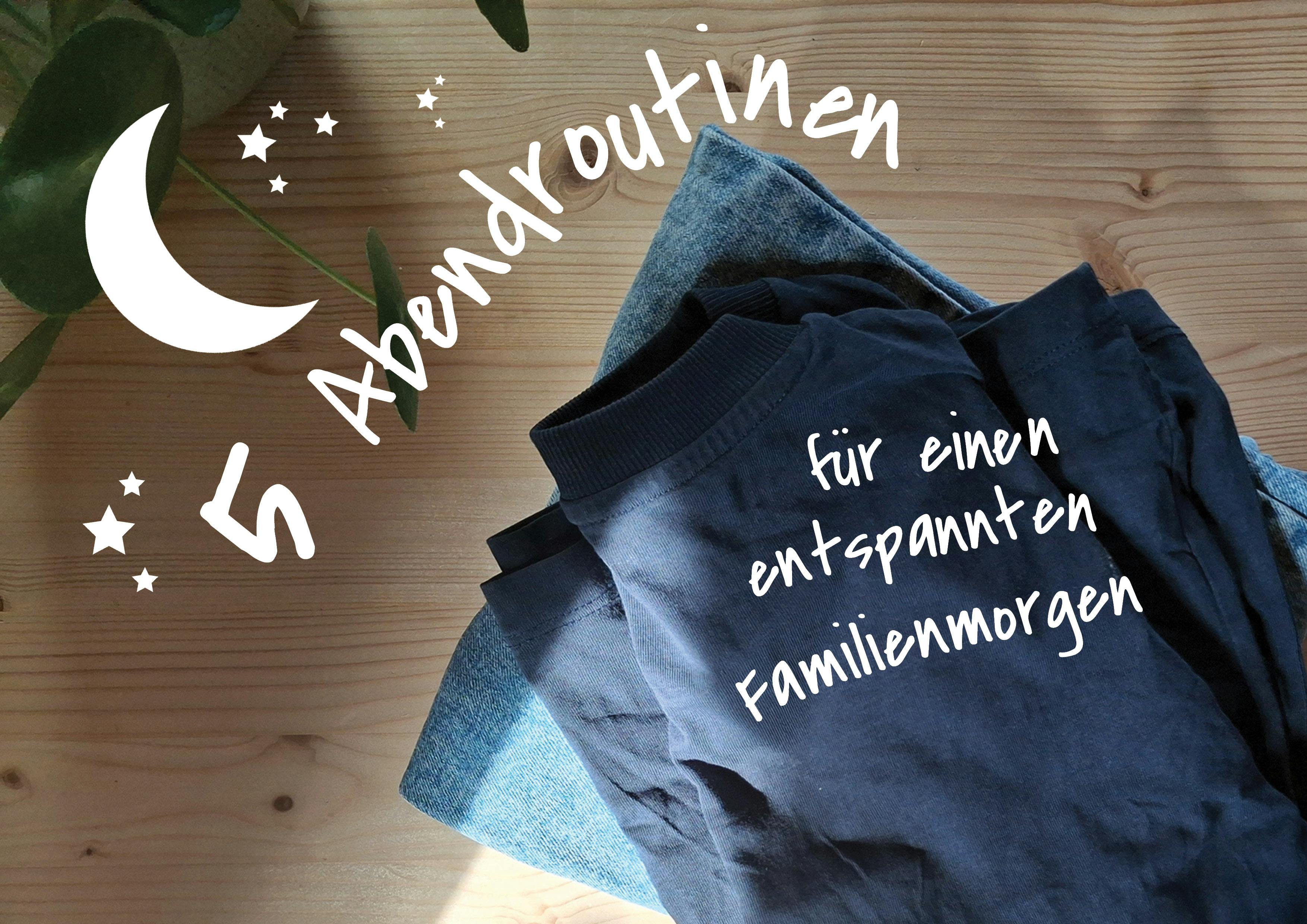Ein Stapel Anziehsachen am Abend vorbereitet für einen entspannten Start in den Familienmorgen - Familienroutinen