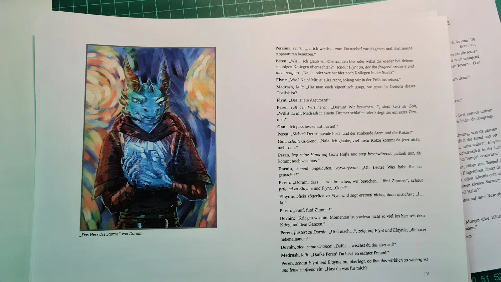 Ein Blick ins fertige Buch. Auf der linken Seite ist ein Medrash Fanart zu sehen, rechts das Transkript einer Szene.