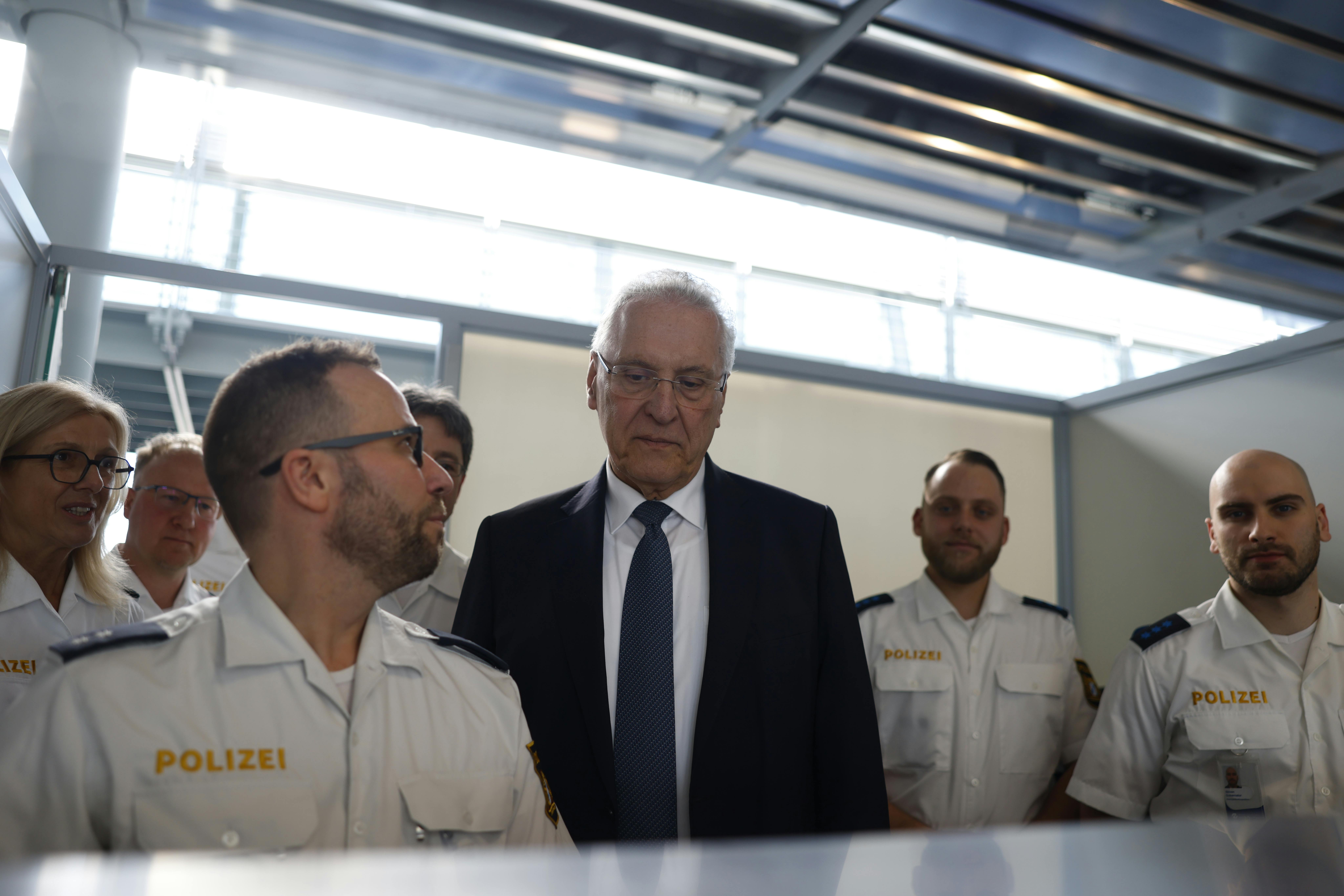 Mit der Einführung des EES geht die Bayerische Polizei laut Innenministerium einen wichtigen Schritt zur Stärkung des Schutzes der bayerischen EU-Außengrenzen.