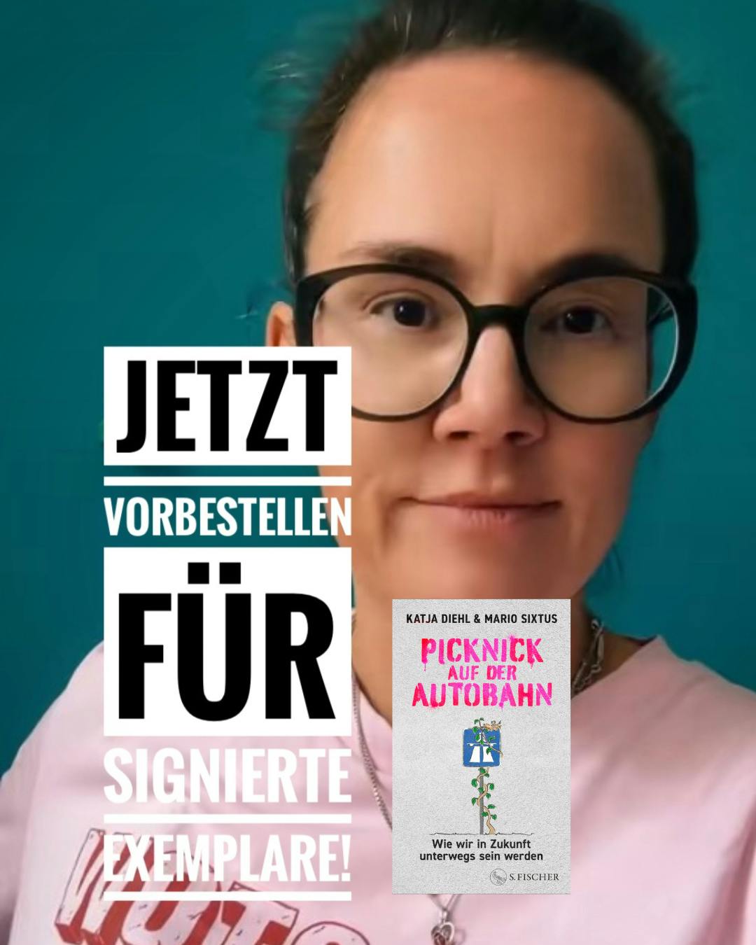 Katja schaut in die Kamera, Text: Jetzt vorbestellen für signierte Exemplare.