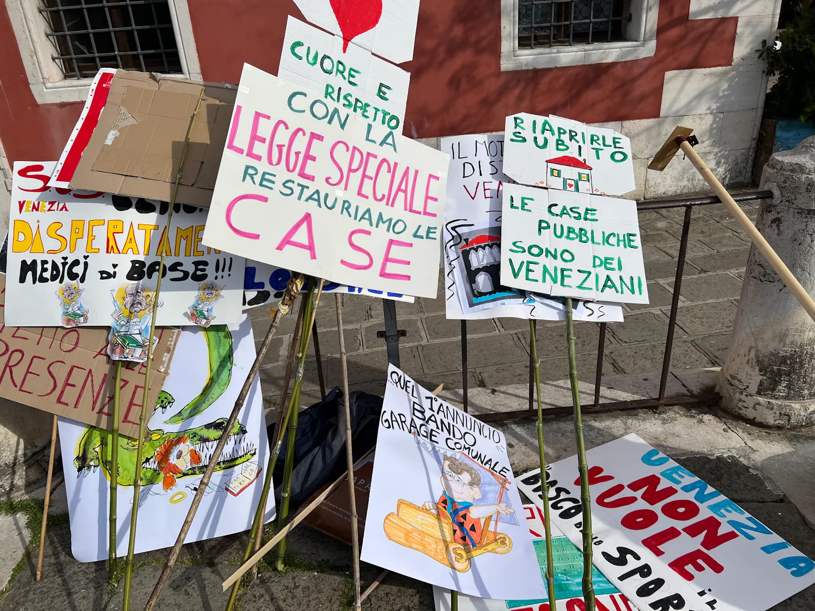 Transparente am Ende der Demonstration