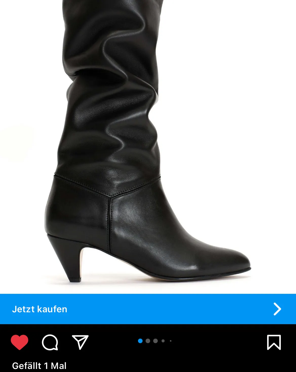 Instagram-Werbung für schwarze Stiefel, darunter ein rotes Fav-Herz