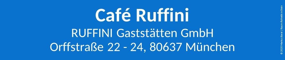 Weiße Schrift auf blauem Grund: Café Ruffini
