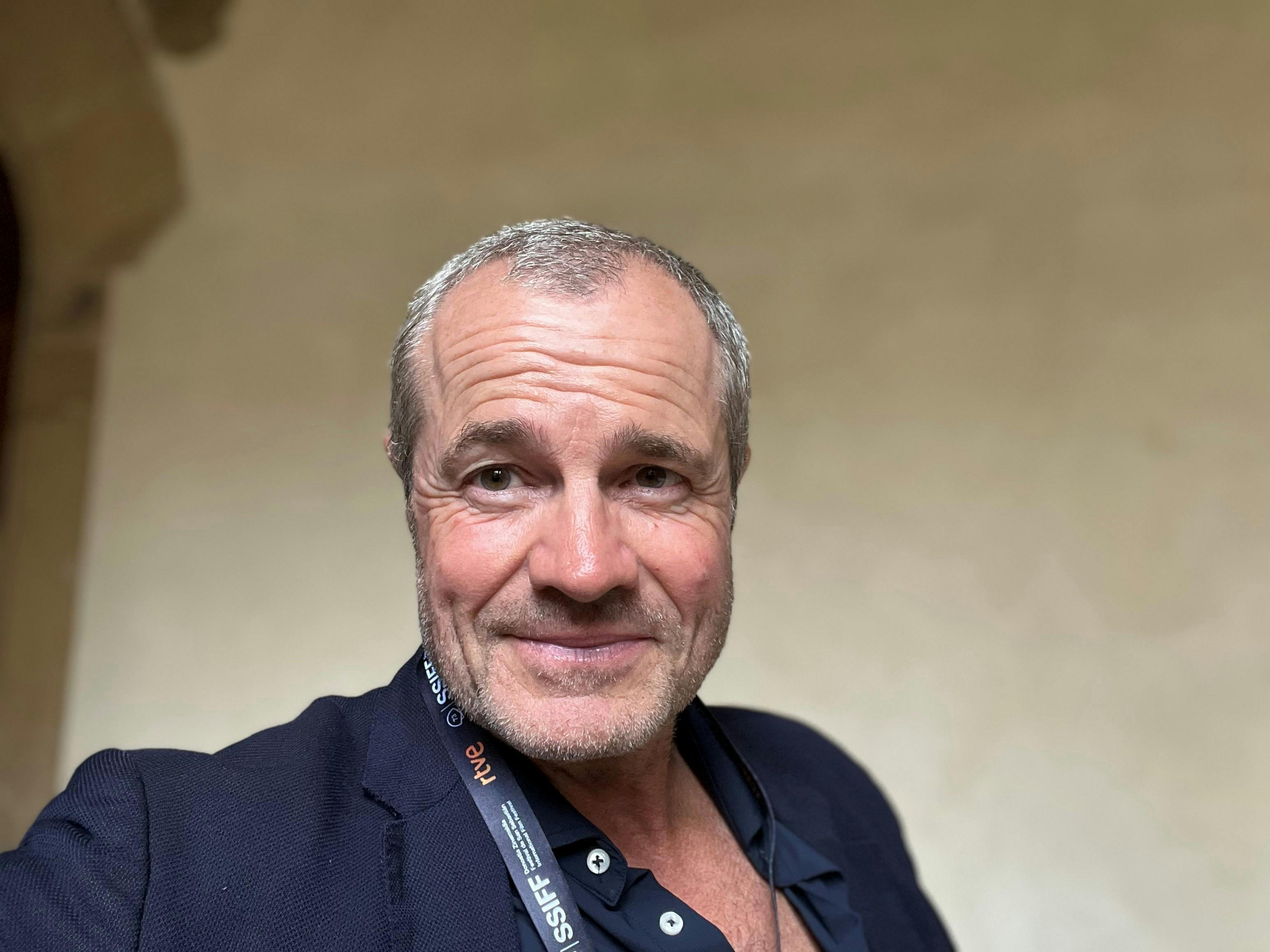 Headshot Roland Teichmann