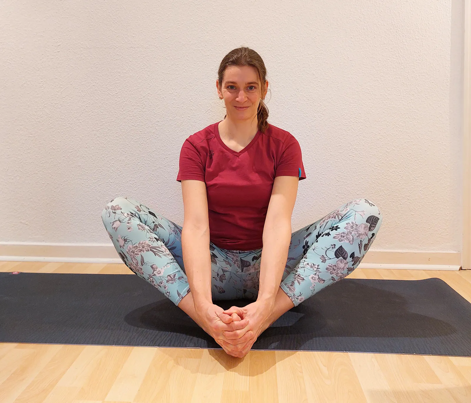 Yogalehrerin Anke im Schmetterling