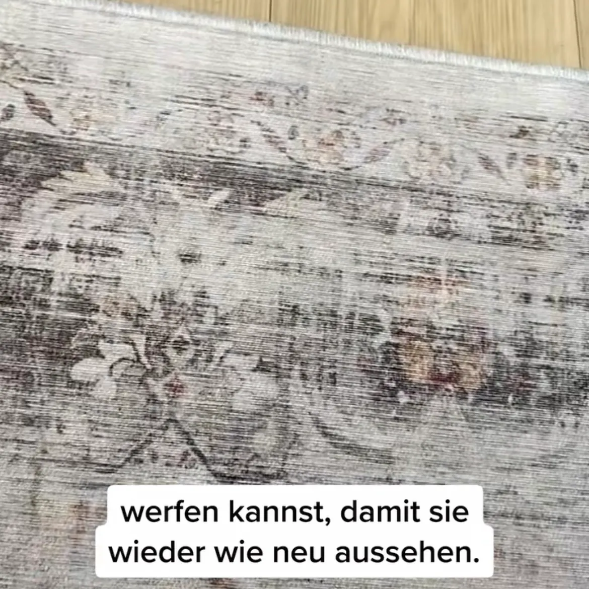 2. von 2 Bildern, schäbig aussehender Teppich, Text: werfen kannst, damit sie wieder wie neu aussehen
