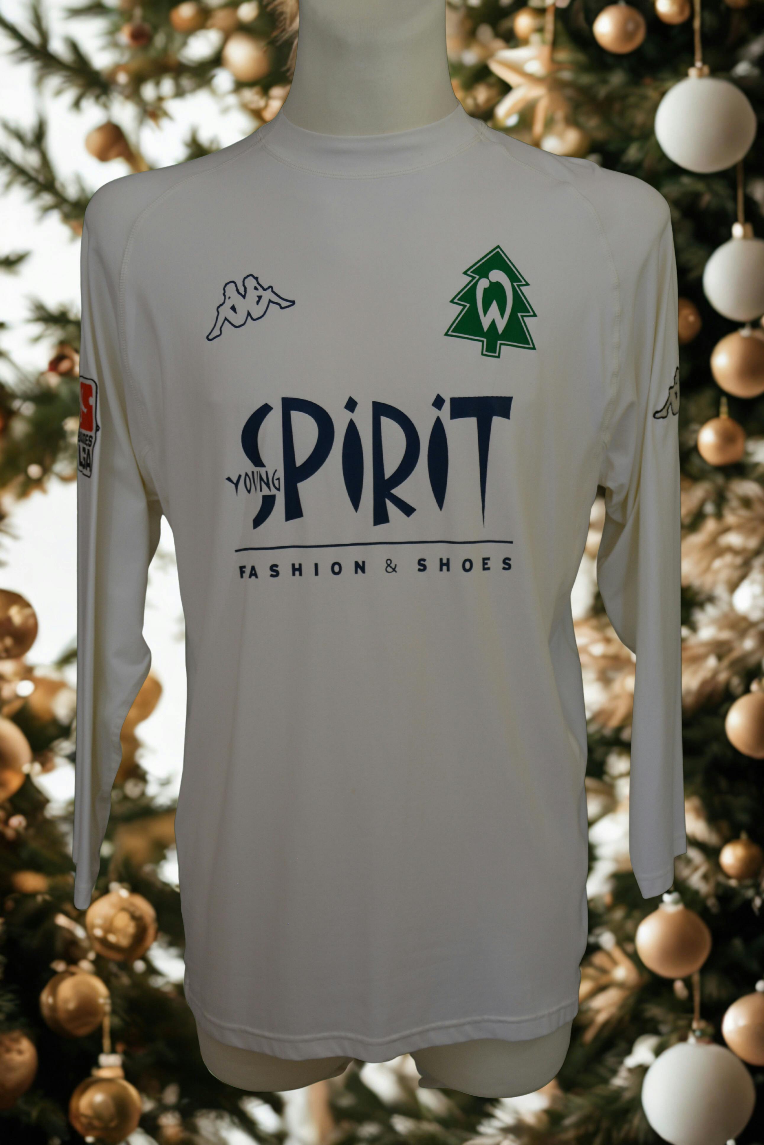 Erstes Tannenbaumtrikot von Werder Bremen aus der Saison 2002/03.