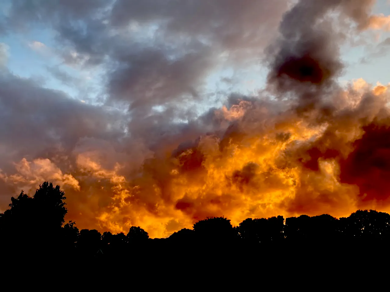 Sunset in cloudy glory © John Garth