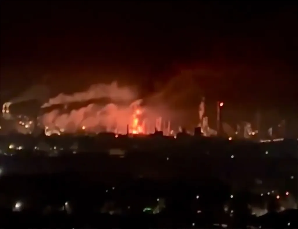 Screenshot eines Videos der Baschneft Raffinerie in Ufa vergangene Nacht.