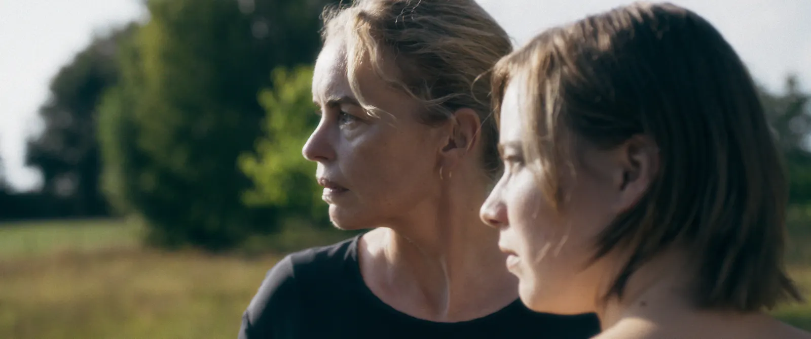 Nina Hoss und Saskia Rosendahl in ZIKADEN // © Judith Kaufmann / Lupa Film