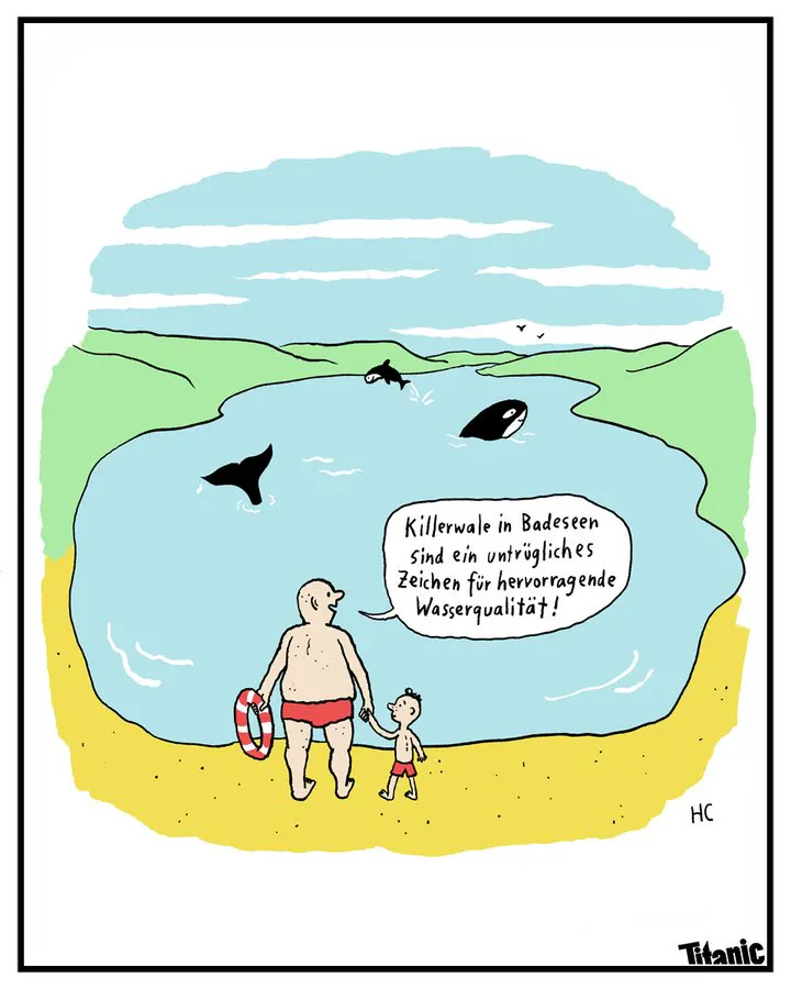 Gezeichneter Cartoon von Henning Christiansen: Zwei männlich gelesene Figuren stehen am Strand und halten sich an der Hand, vielleicht Vater und Sohn. Im Wasser tummeln sich Orcas. Der Erwachsene sagt zum Kind: "Killerwale in Badeseen sind ein untrügliches Zeichen für hervorragende Wasserqualität!"