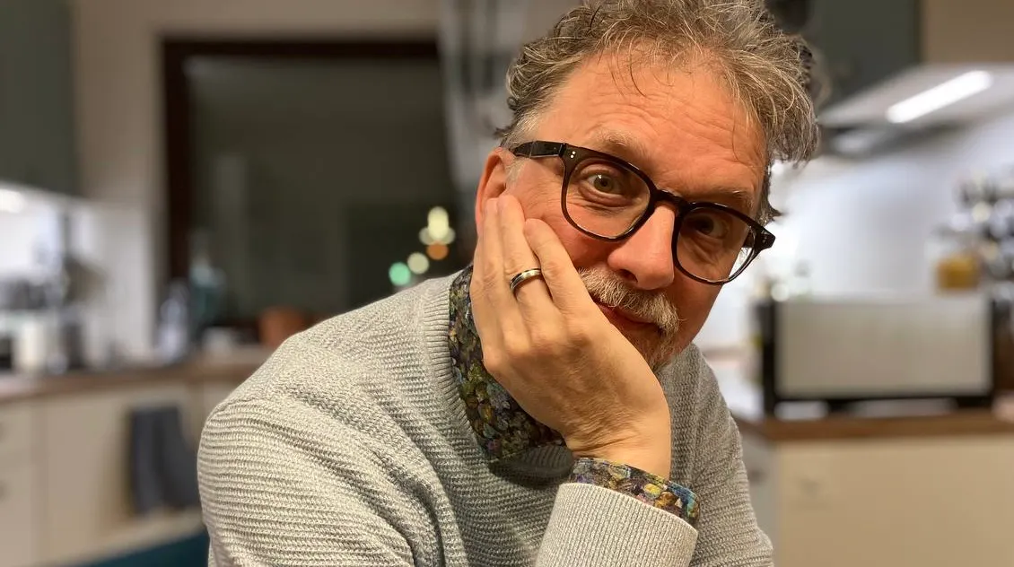 Helge Seekamp, Portrait mit neuer schicker modischer Nerdbrille.