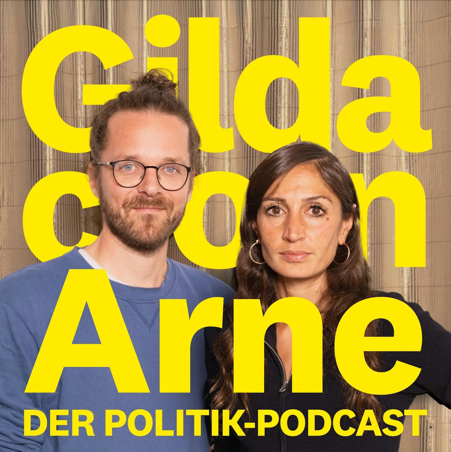 Cover von Gilda con Arne: Arne Semsrott und Gilda Sahebi sind im Protrait zu sehen vor einer bräulichen Wand. Um ihre Gesichter herum steht in großen gelben Buchstaben der Titel.