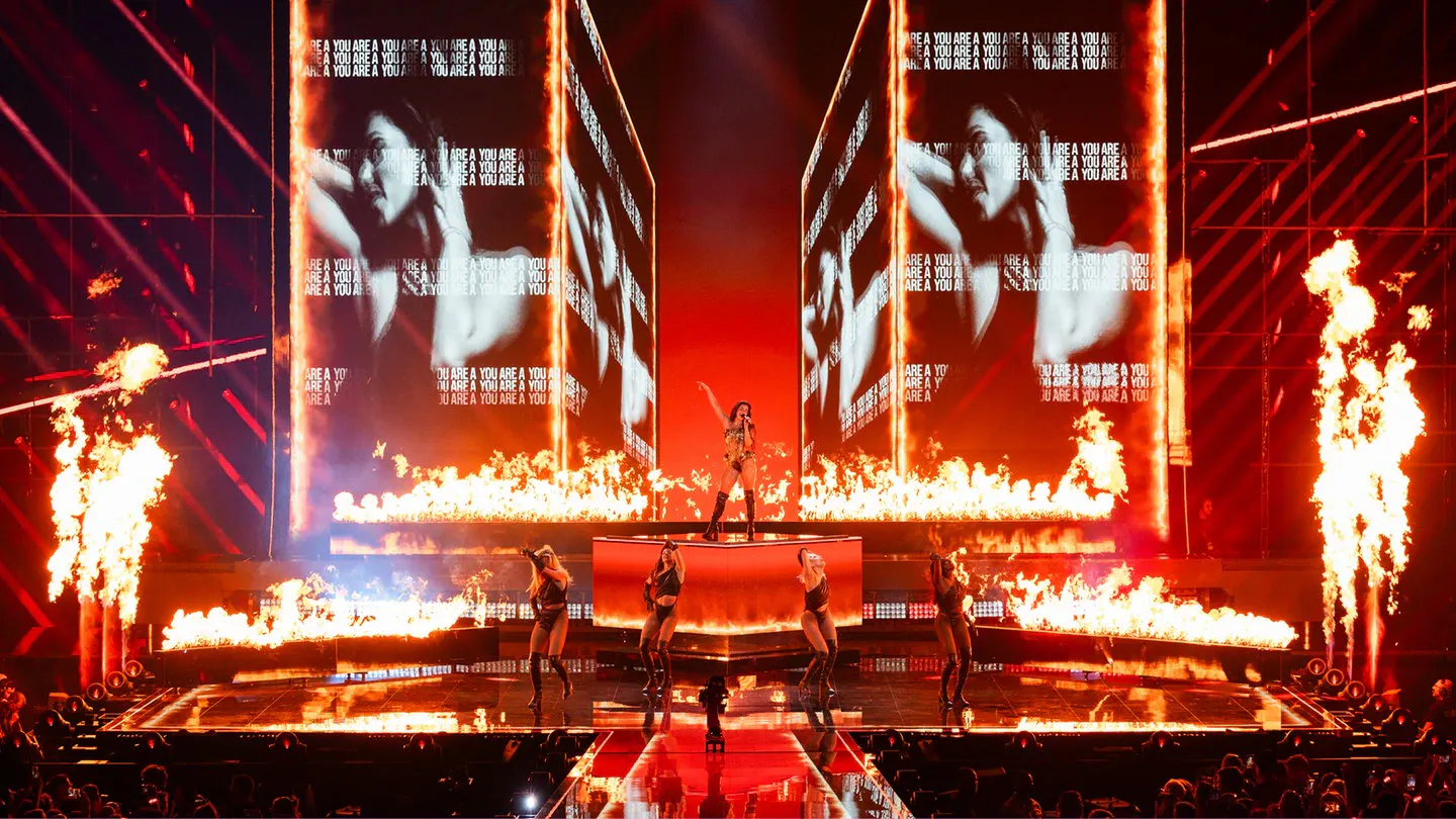 Sarah Engels performt ihren Song "Fire" beim ESC-Finale am 16. Mai 2026 in Wien // Foto: © SWR, EBU/Corrine Cumming